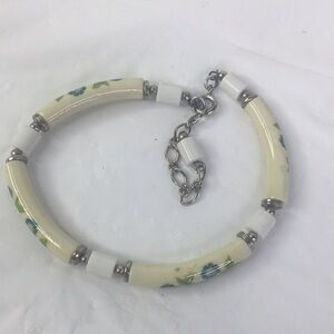 Vintage bone china bracelet floral floral white blue 9.5" Cottagecore
